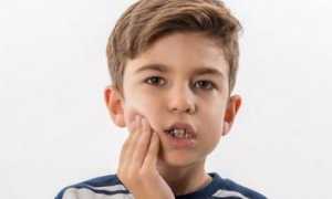 Почему у ребенка болит зуб и как ему помочь? Полезные советы для родителей