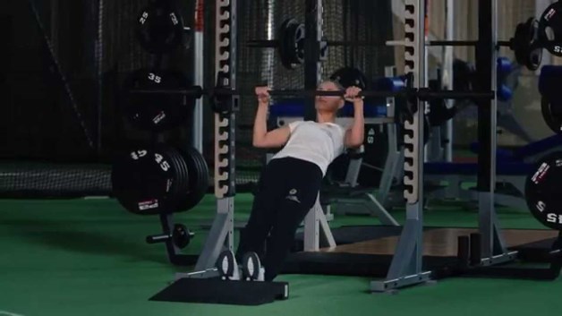 Подтягивание из виса лежа на низкой перекладине