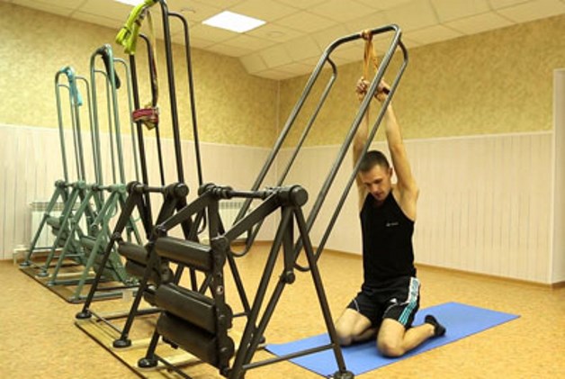 Полувис на турнике