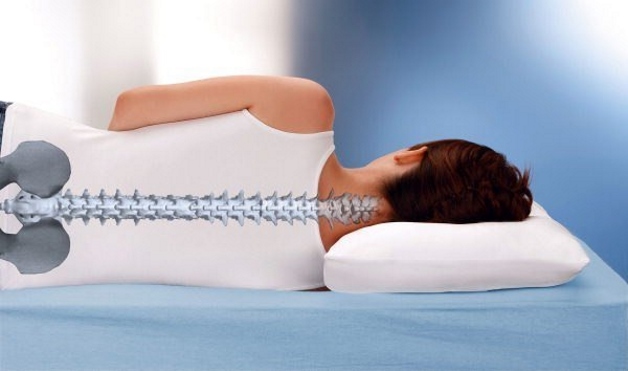 правильное положение головы на подушке